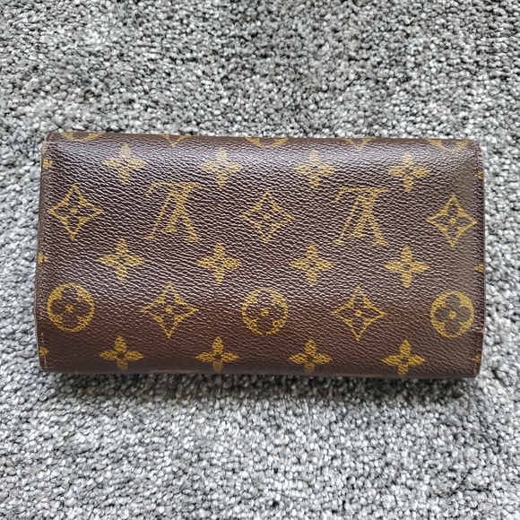 Authentic Louis Vuitton trifold monogram wallet - Picture 2 of 10